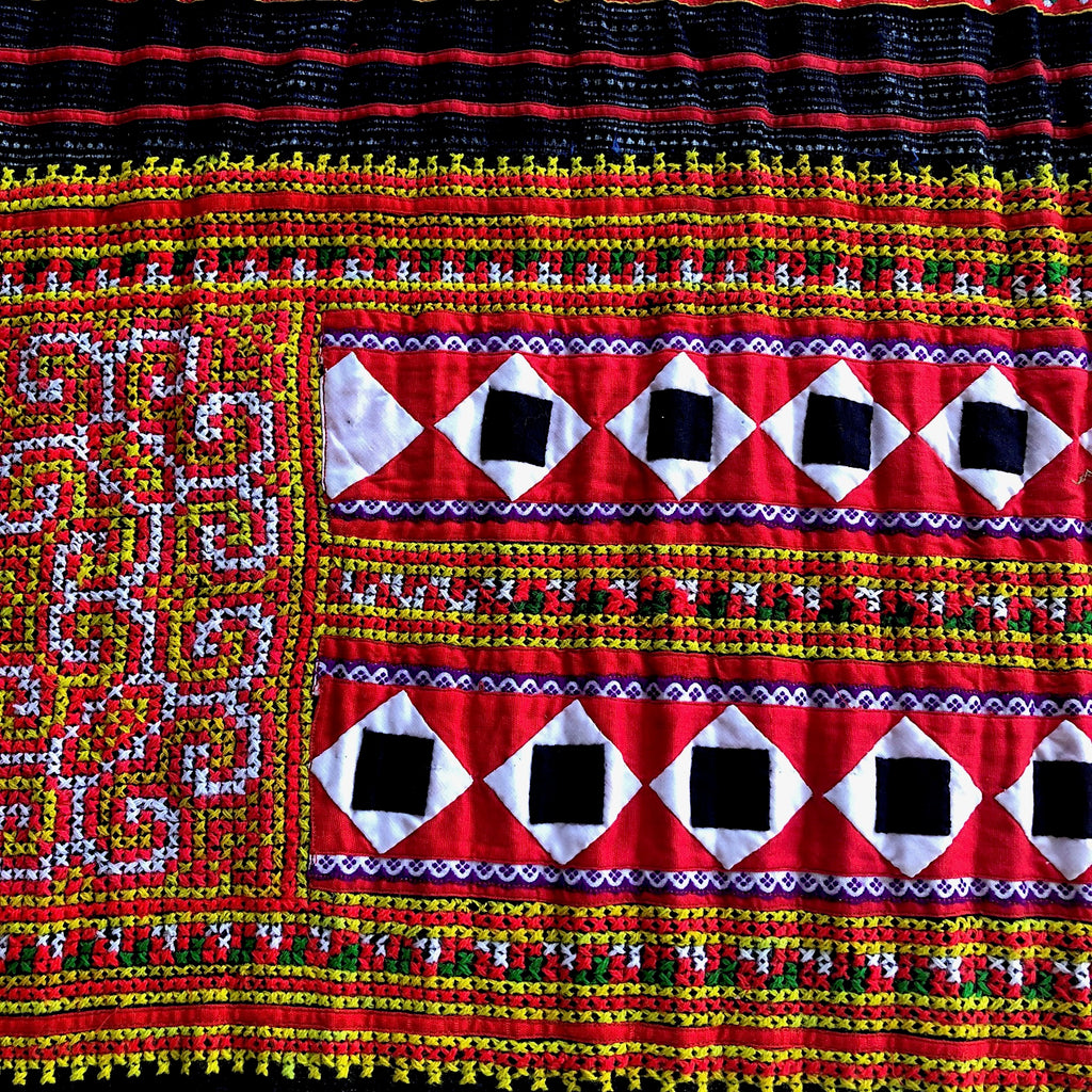 Embroidered Hmong Hemp Fabric - Table Runner - Pallu Design