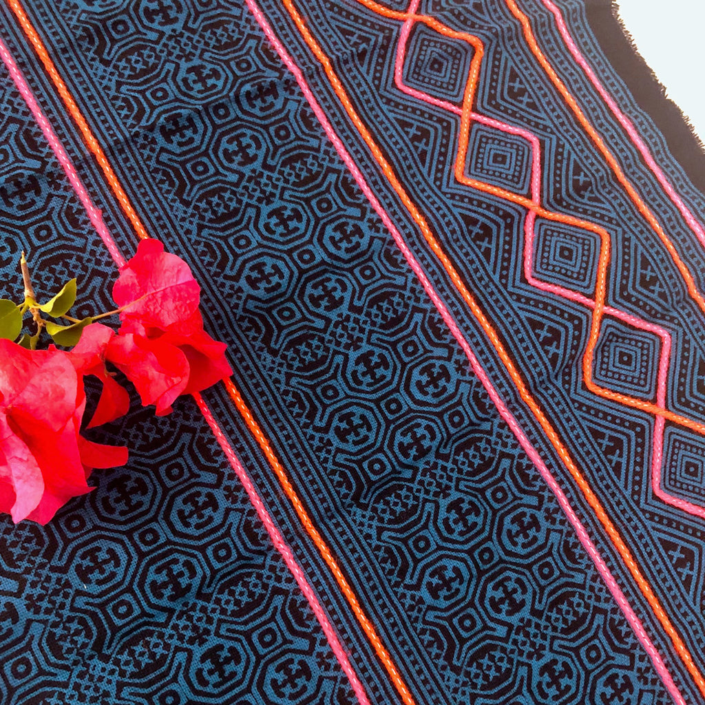 Hmong batik fabric table runner - Indigo dyed - Pallu Design