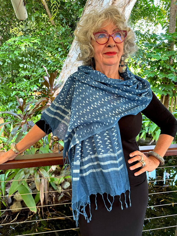 Hand loomed linen indigo scarf block printed in geometric design - Pallu Design